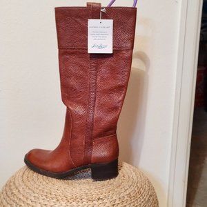 NEW Women’s Lucky Brand knee high boots in size 5.5.
